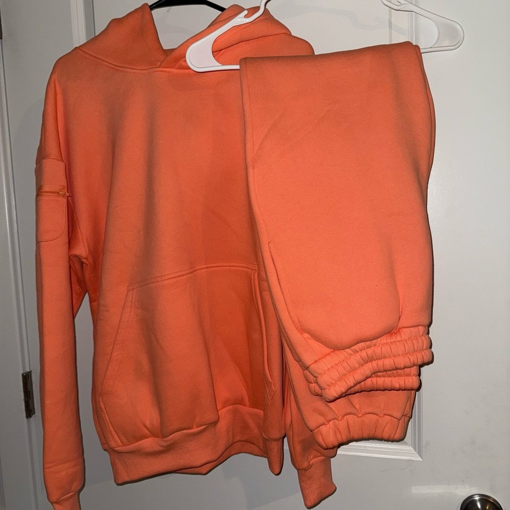Brand new NEVER WORN Comfrt Orange hoodie and sweatpants